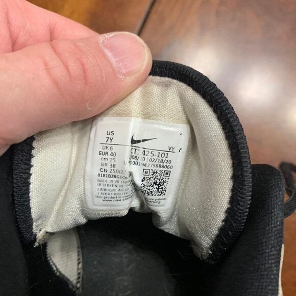 Nike- Kevin Durant- Youth 7- Running Shoes - Picture 2 of 4